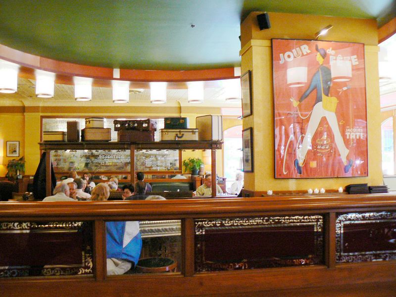 Building et Insolite: Restaurant Francais sur la 8eme Av